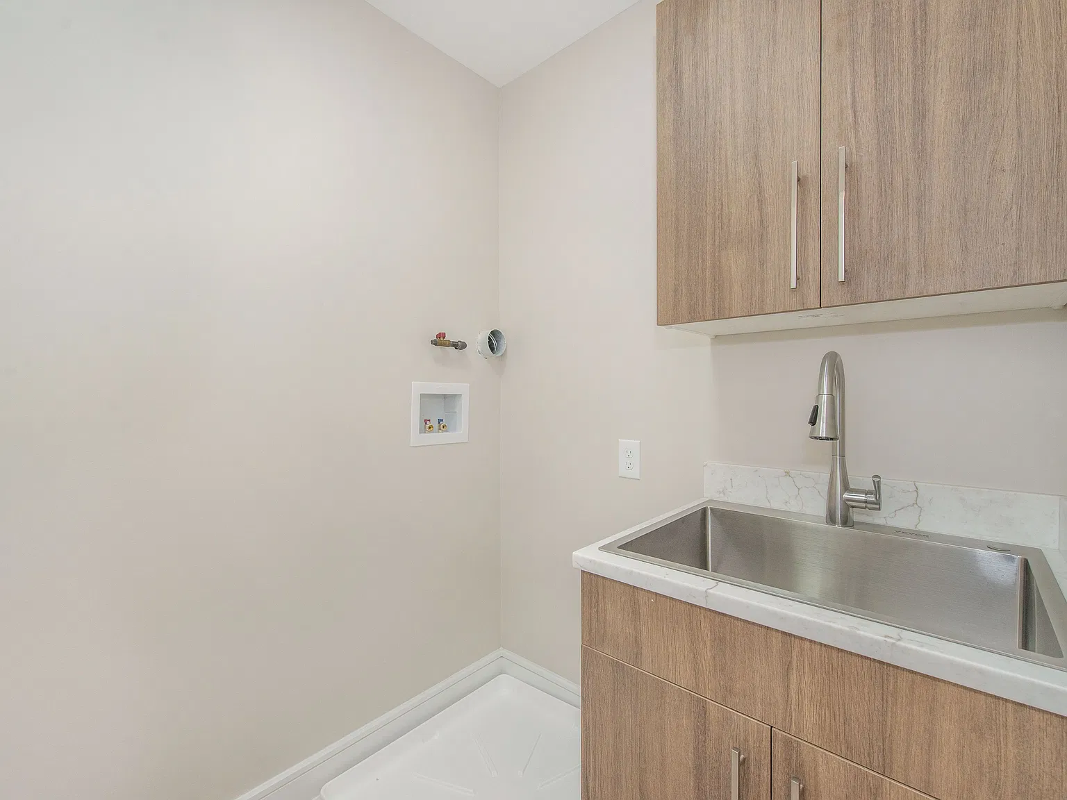 4 bed, 3.5 bath, $6,950 — Photo 3