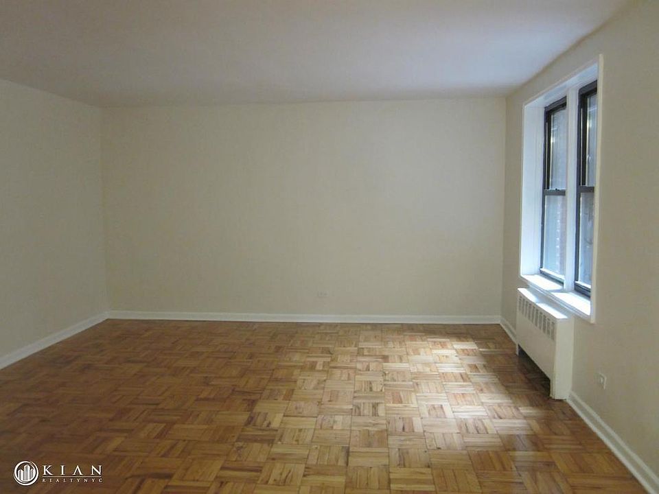 1st image of 14345 Sanford Ave APT 105