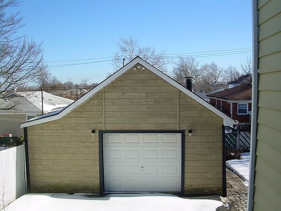 4th image of 154 Twombly Ave