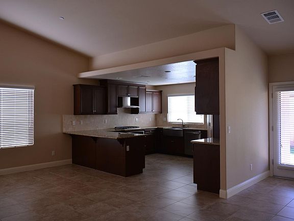 Gourmet kitchen