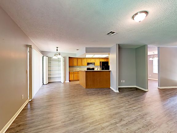 5th image of 8004 Eastleigh Ct