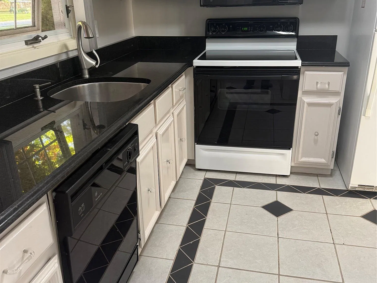 2 bed, 1.5 bath, 1167 sqft, $1,800 — Photo 3
