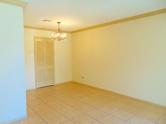 4th image of 4621 Coventry Ln