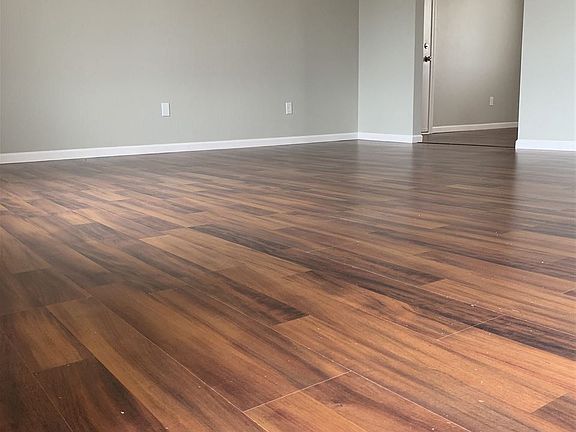 3rd image of 8315 Tamarack Dr