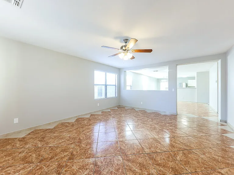 11807 W Ester Dr — Photo 4
