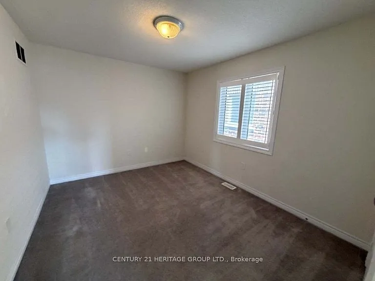 1449 Farrow Cres — Photo 15