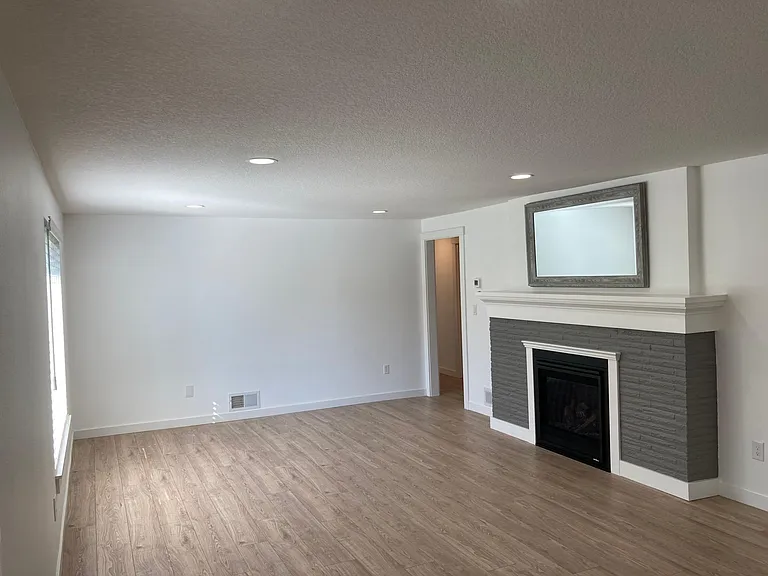 Living Room w/ gas fireplace