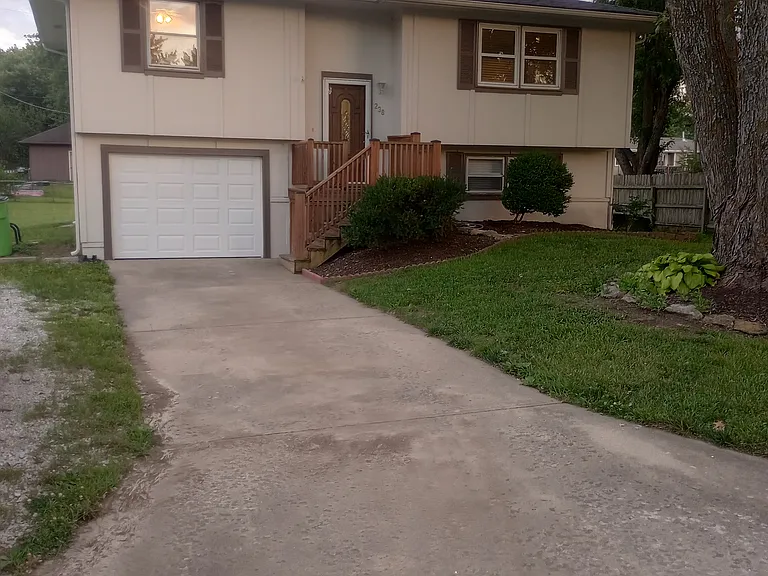 238 Downey Dr — Photo 1