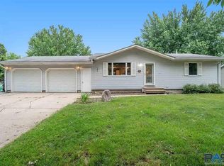 304 E Vera Ln, Brandon, SD 57005
