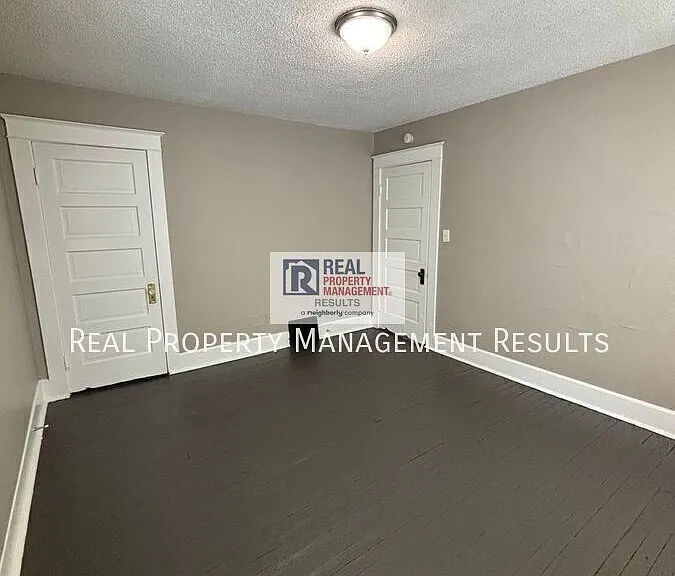 815 E Gum St — Photo 14