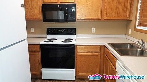 3rd image of 2984 Village Ln