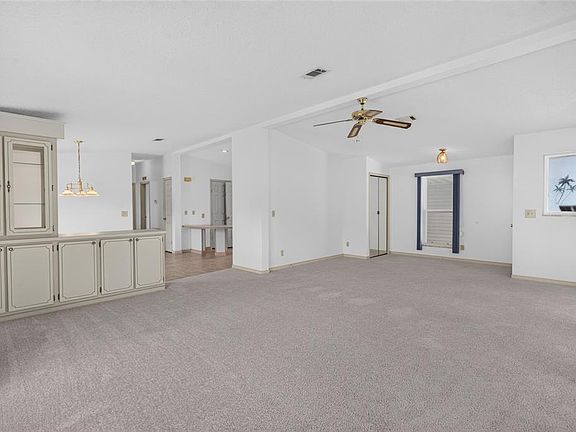 5th image of 1506 HILLCREST DRIVE