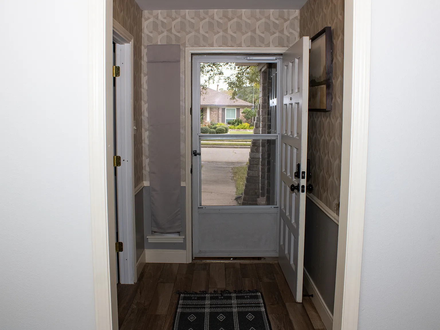 3 bed, 1759 sqft, $2,995 — Photo 3