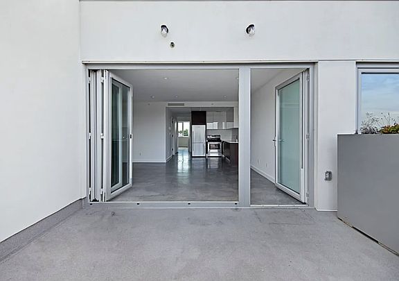 4th image of 834 Sterling Pl #Penthouse 4
