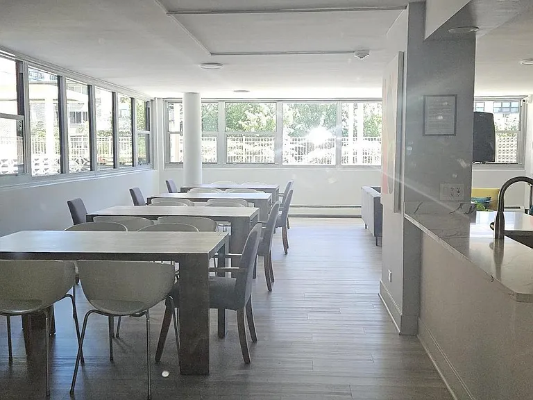 555 W Cornelia Ave #809 — Photo 10