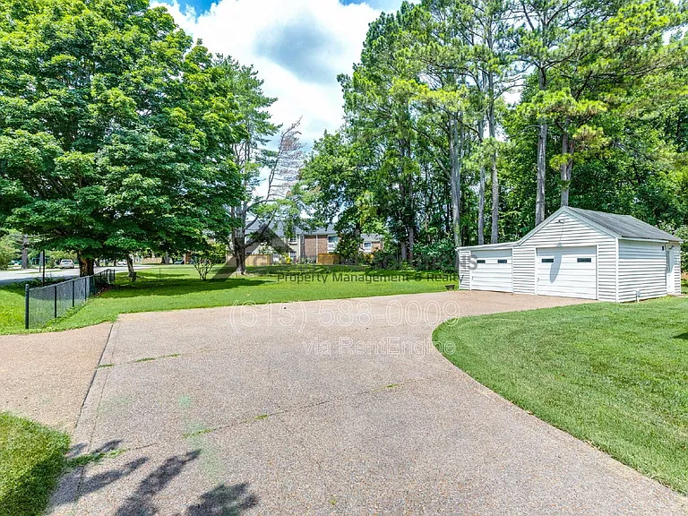 715 Hillsboro Rd — Photo 6