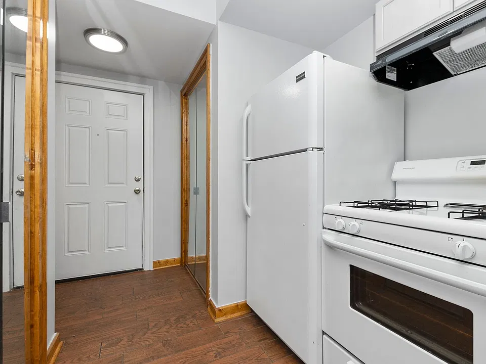 3148-50 W Marquette Rd