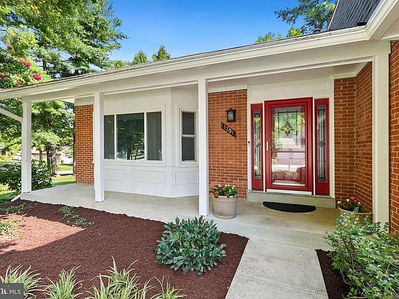 3rd image of 1701 Glastonberry Rd