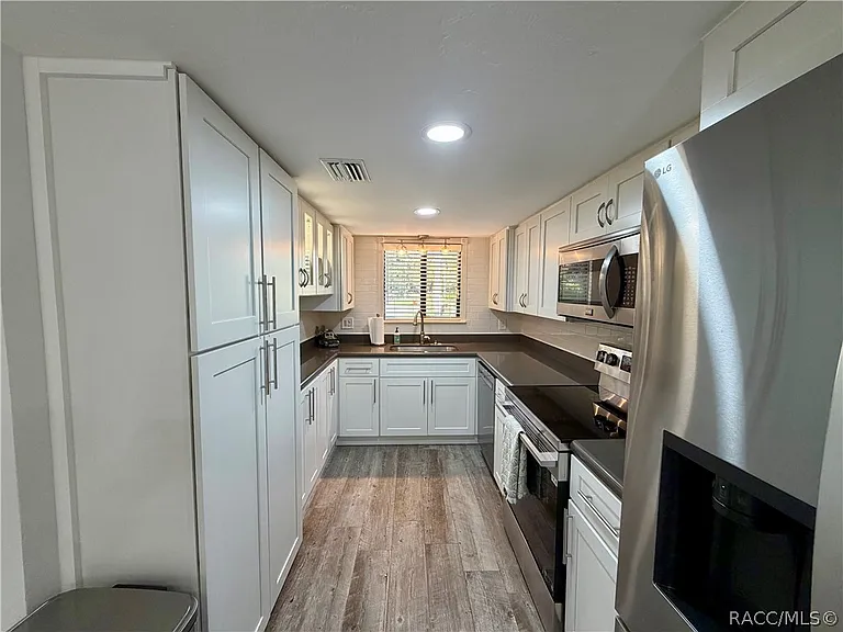 65 Beach Ln #A — Photo 12