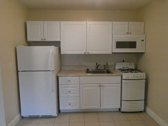 5th image of 1009 Southpark Dr APT 6