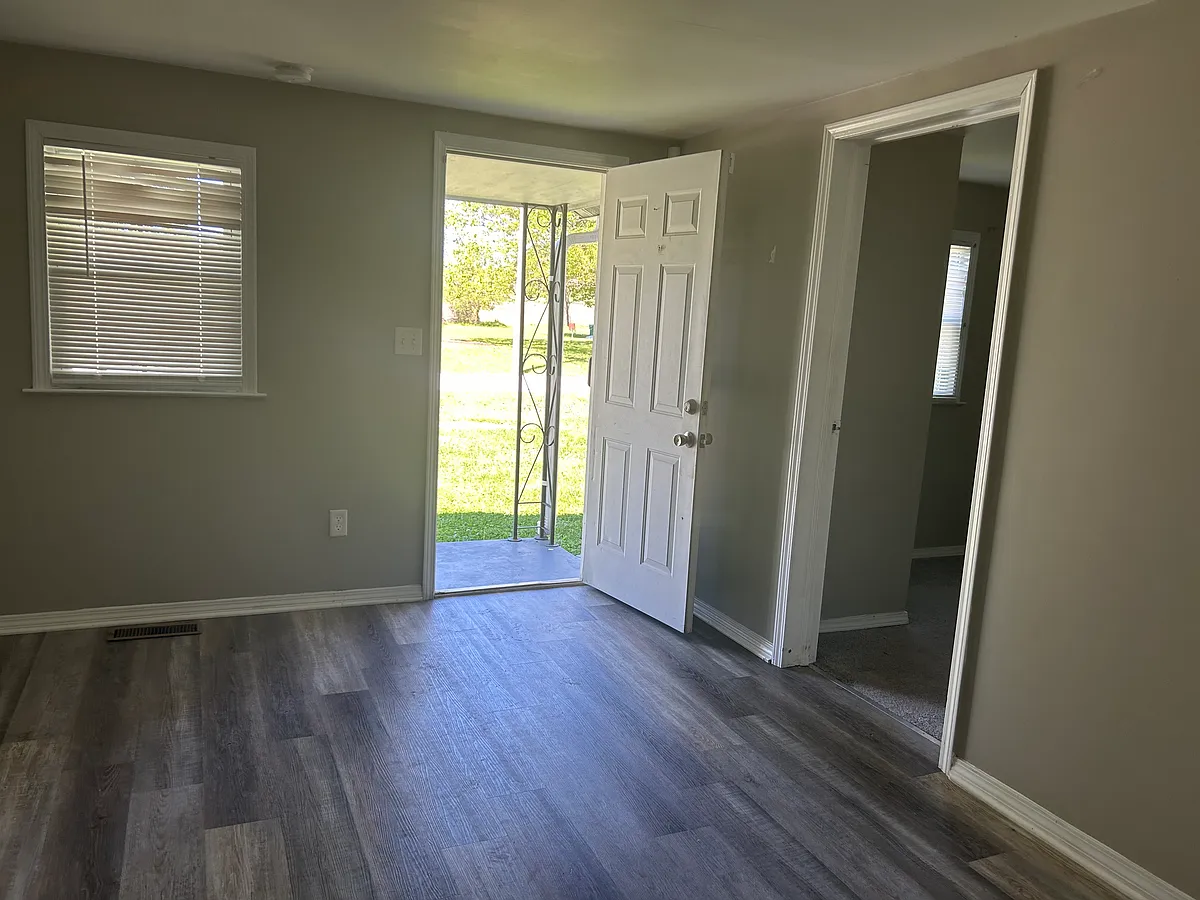 Building Photo - 3247 Clover Dr