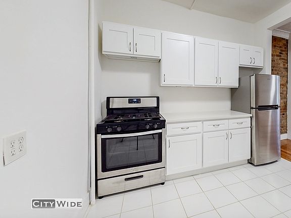 3rd image of 230 E 89th St #6C
