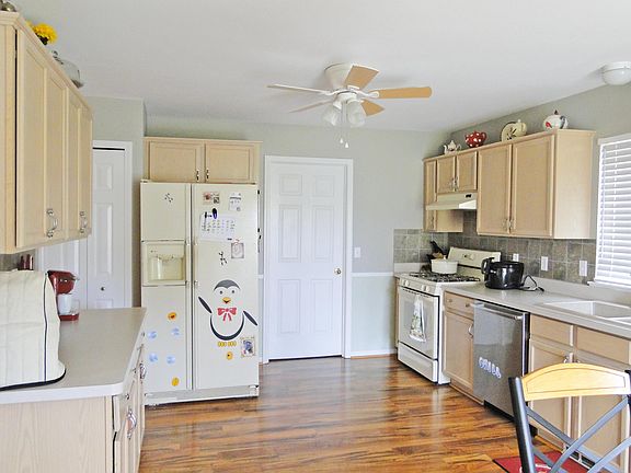 3rd image of 30051 Hickory Dr