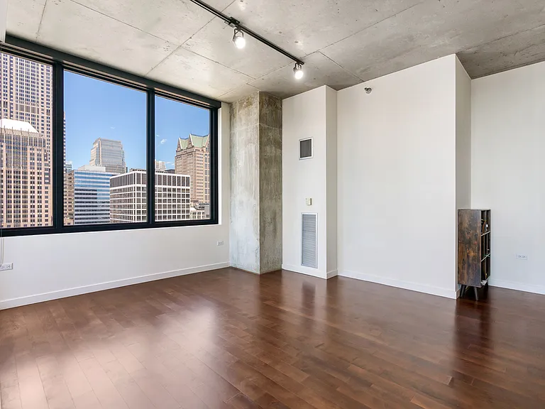 235 W Van Buren St #2915 — Photo 7