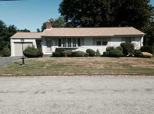 60 Redwood Dr, Cranston, RI 02920