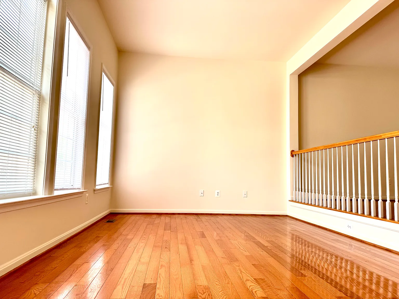 3 bed, 2.5 bath, 2365 sqft, $3,400 — Photo 3