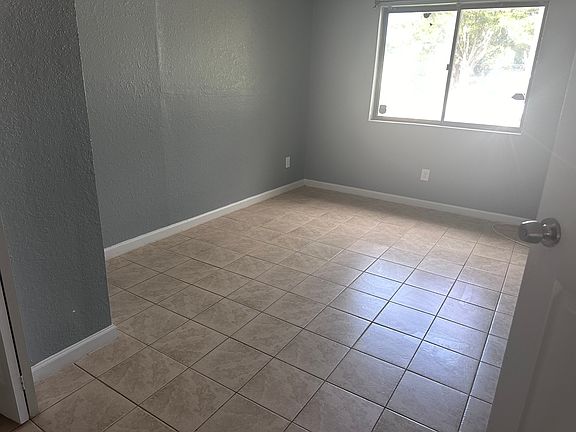 5th image of 2906 Park Ct