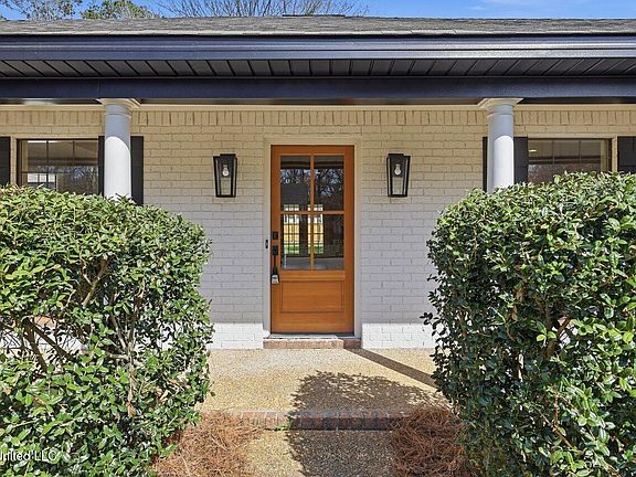 4th image of 324 Autumn Crest Dr