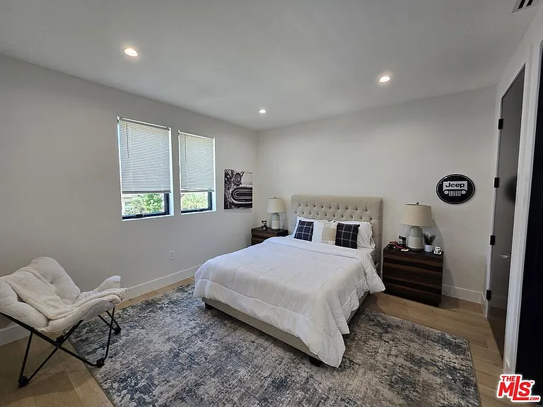 5012 Enfield Ave — Photo 38