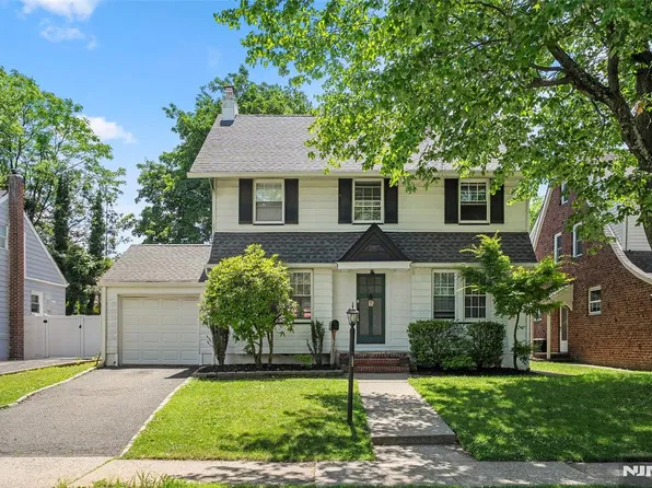 224 Van Orden Ave, Leonia, NJ 07605