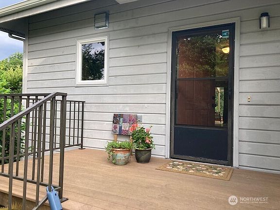 2nd image of 1825 Lenox Court NW