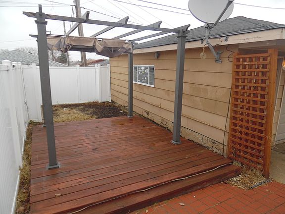 4th image of 1214 Memorial Dr