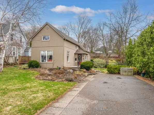 36 Queen St, Halton Hills, ON L7G 2E6