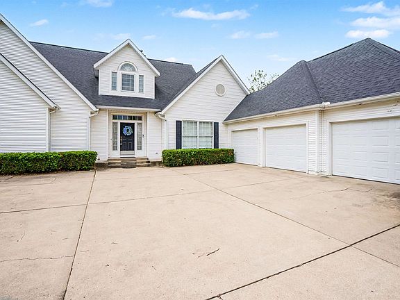 2nd image of 50633 Hollybrook Dr