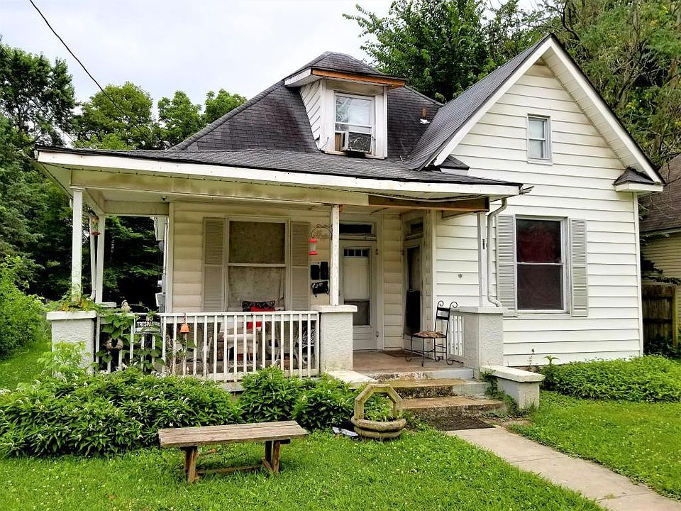2nd image of 910 W Mount Vernon St
