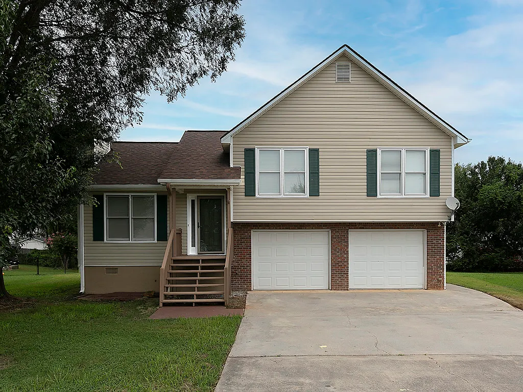 16 Huntcliff Dr — Photo 1