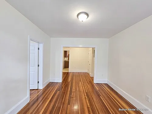 Sunny Spacious Renovated 2 Bed Steps To Union Sq! Heat Incl! Cat Ok! At Union Square — Photo 3