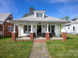 220 E Main St, Rosman, NC 28772