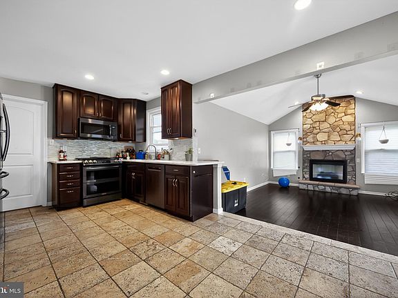 4th image of 16 Whitehaven Dr
