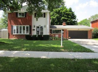 31145 Spring Ct E, Fraser, MI 48026