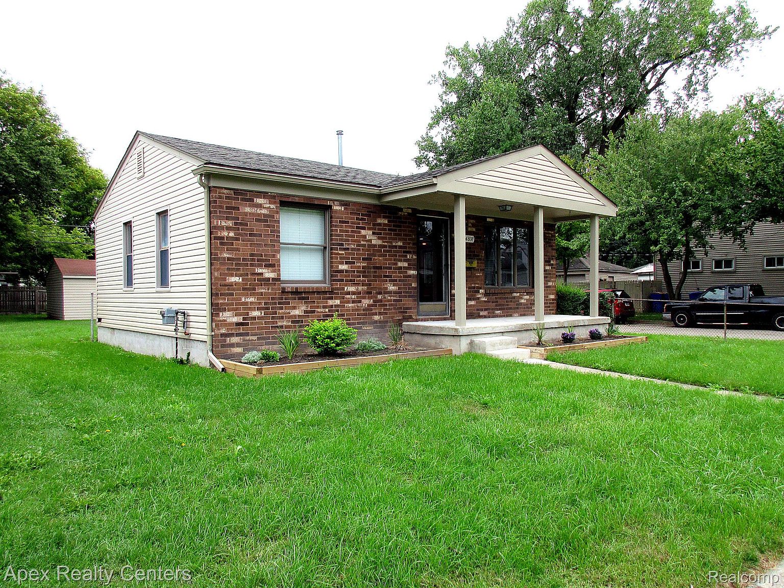 24808 Lauren Ave, photo 2