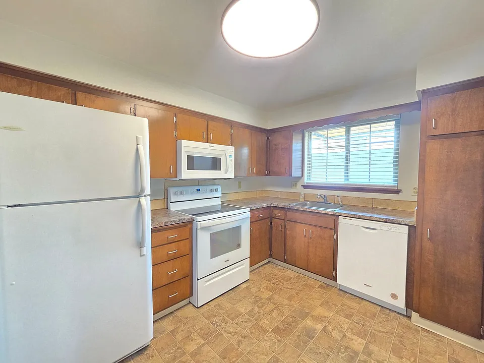 3315-3317 W Bismark Ave