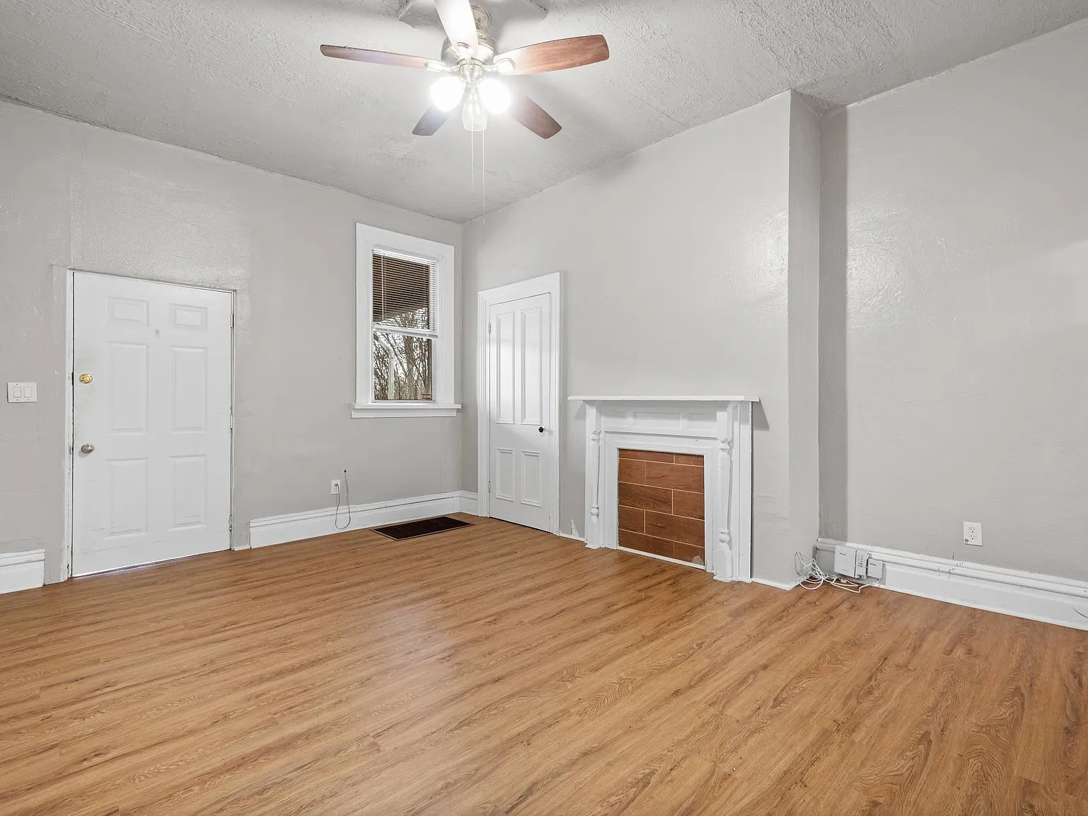 2 bed, 1100 sqft, $1,350 — Photo 3
