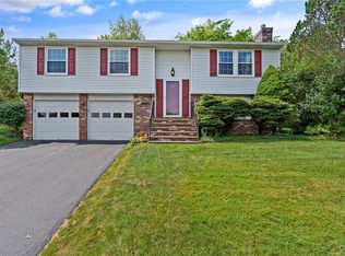 4010 Oldwyck Cir, Syracuse, NY 13215