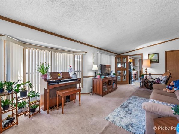 232 Bayview Rd, Elgin, IL 60123