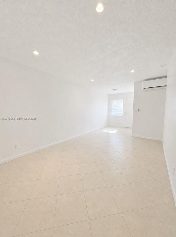 1231 NE 23rd Ave APT 3, photo 2